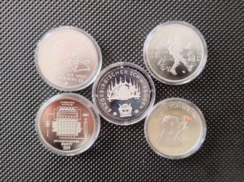 4x20 euro und 1x25 - euro,